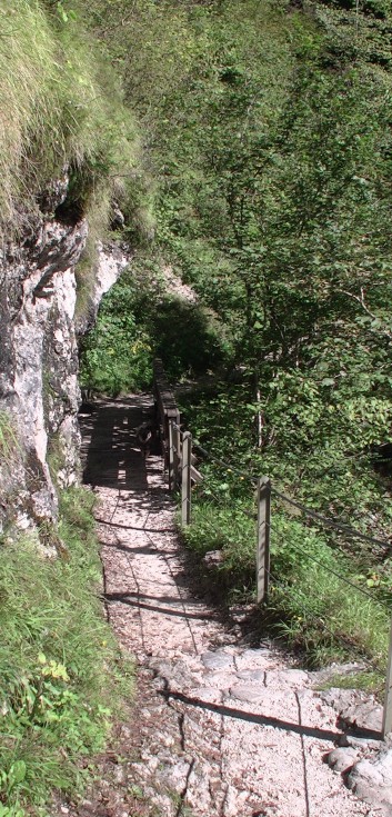 Die Mittelspitze von der Rosteige in den Tolminer Klammen in Slowenien 03